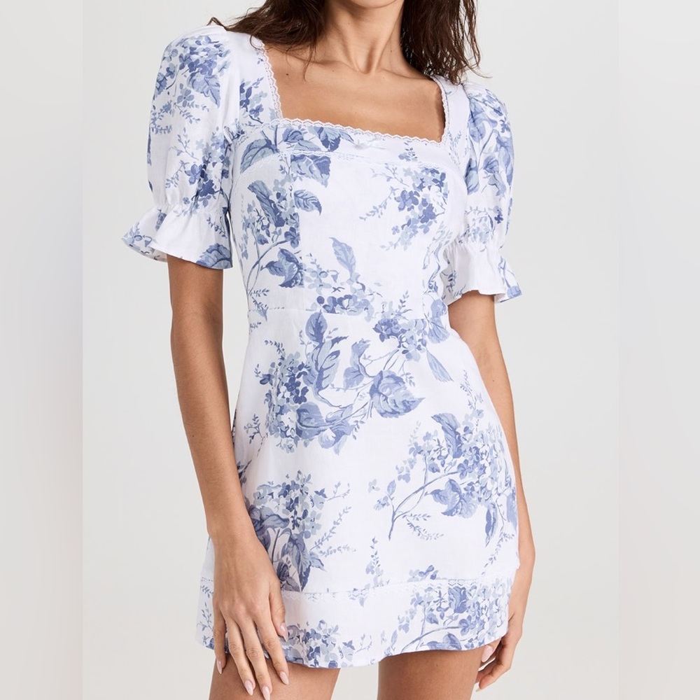Reformation Evianna Mini Dress
Size 10 
Floral lace detail short sleeve